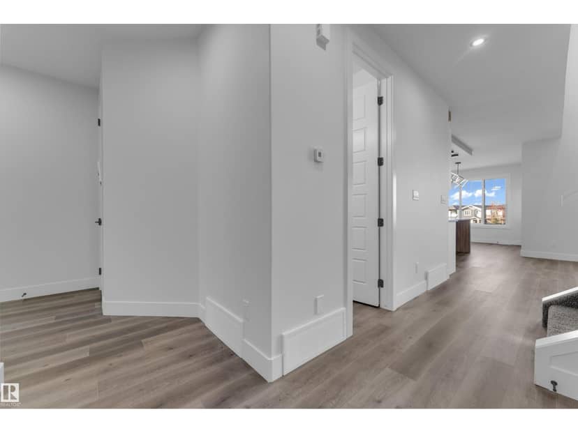 4319 36 ST — photo 12 of 40