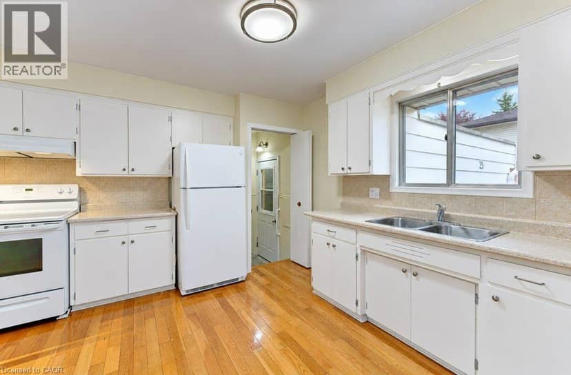 25 APPLEWOOD Avenue — photo 11 of 40