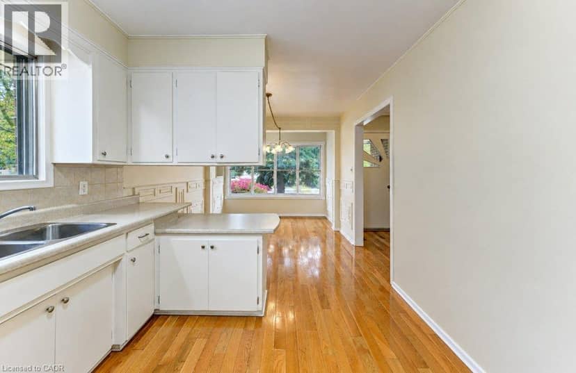 25 APPLEWOOD Avenue — photo 13 of 40