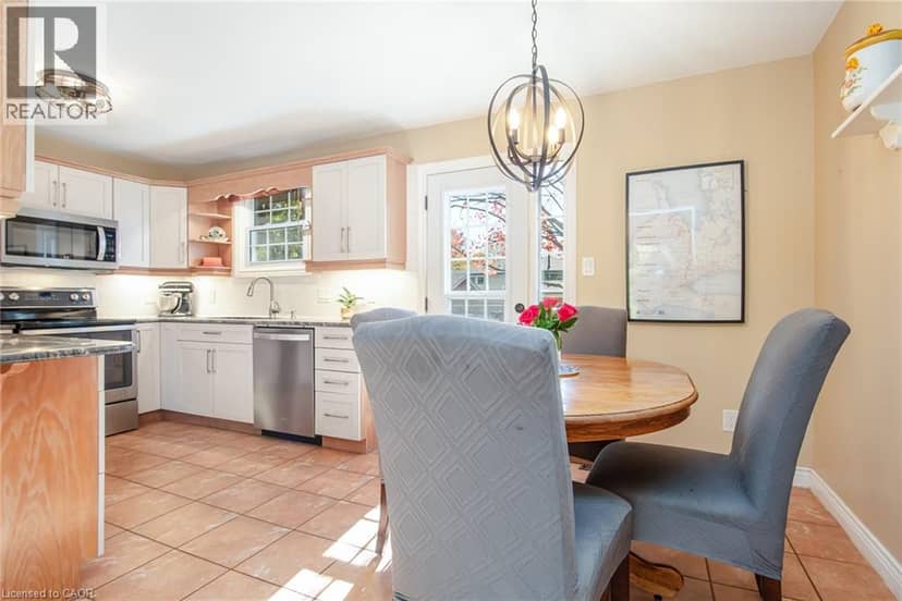 118 WHEATFIELD Crescent — photo 13 of 40
