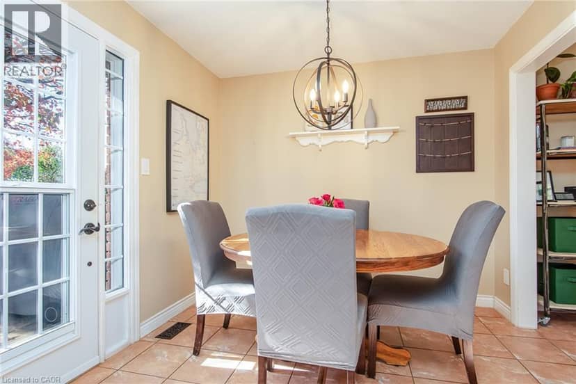 118 WHEATFIELD Crescent — photo 14 of 40