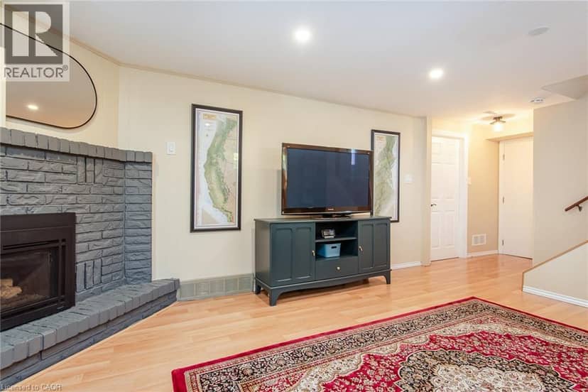118 WHEATFIELD Crescent — photo 33 of 40