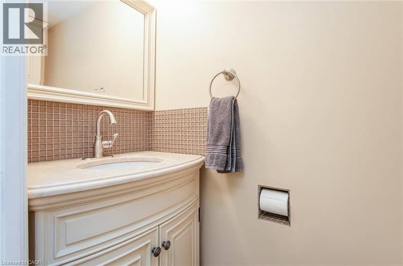 118 WHEATFIELD Crescent — photo 36 of 40