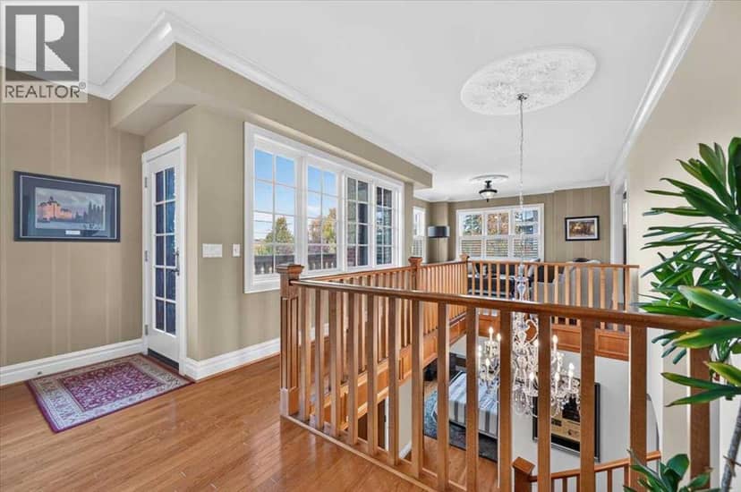 800 8 Street SE — photo 14 of 40