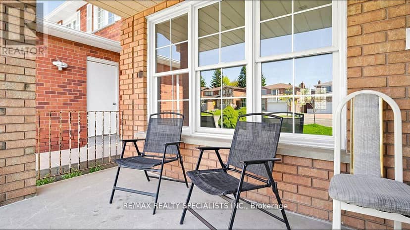 59 Sunforest Drive — photo 3 of 40