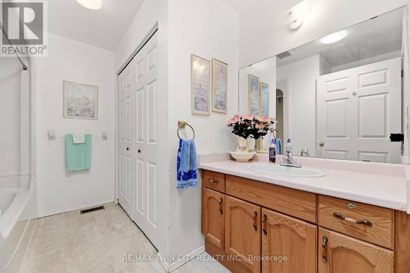 1030 Colborne Street E — photo 11 of 25