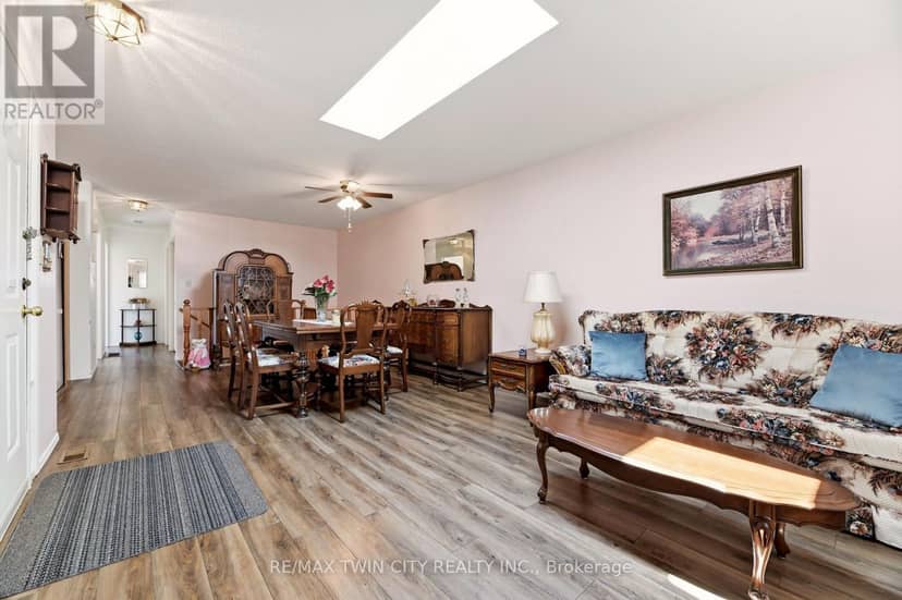 1030 Colborne Street E, Brantford, photo 2