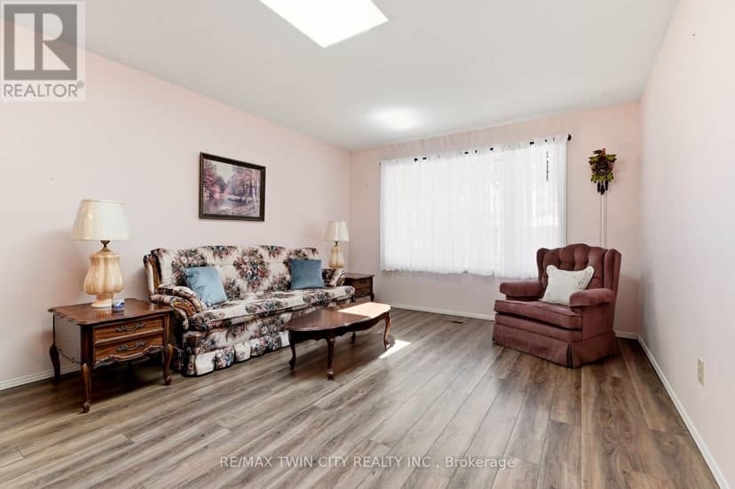 1030 Colborne Street E, Brantford, photo 3