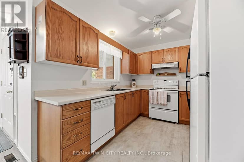 1030 Colborne Street E, Brantford, photo 6