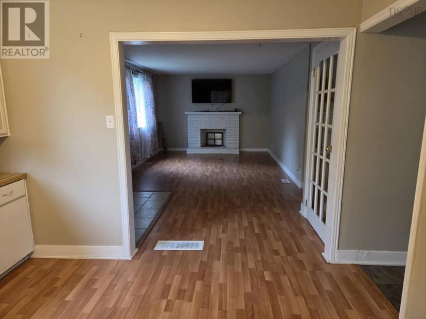 95 Higgins St — photo 11 of 24