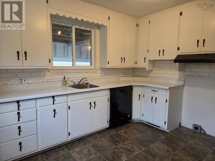95 Higgins St — photo 6 of 24
