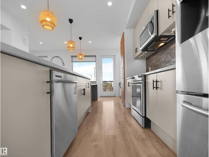 1704 Keene Cr SW — photo 9 of 40