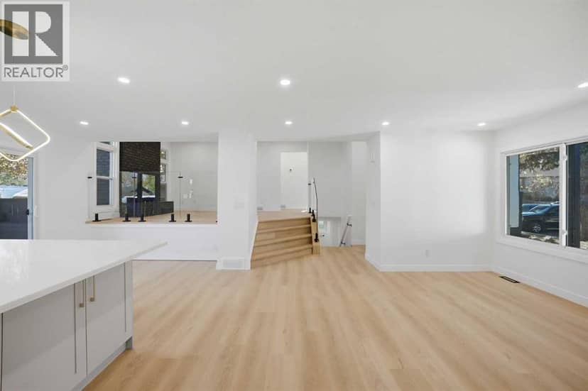 460 Queensland Place SE — photo 17 of 40