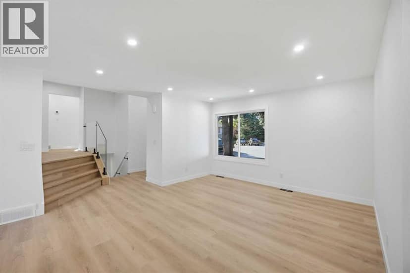 460 Queensland Place SE — photo 16 of 40