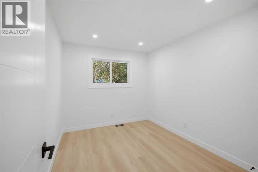 460 Queensland Place SE — photo 24 of 40