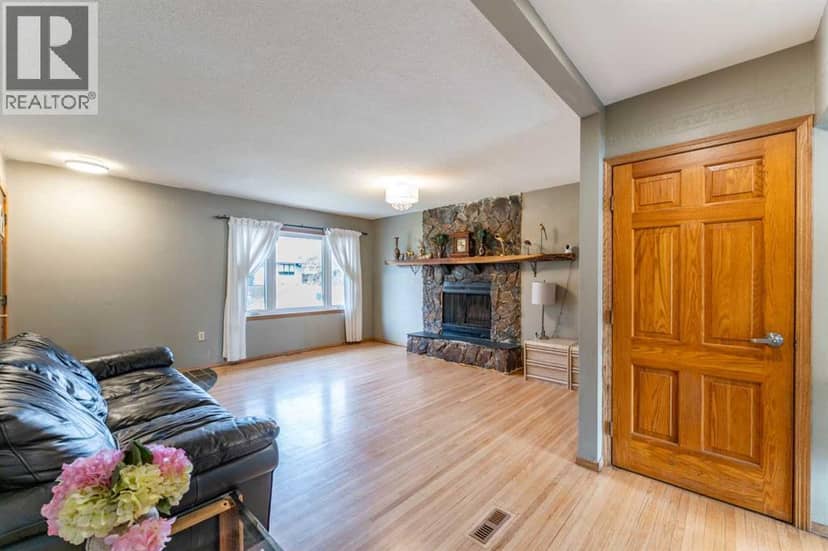2018 Cottonwood Crescent SE, Calgary, photo 4