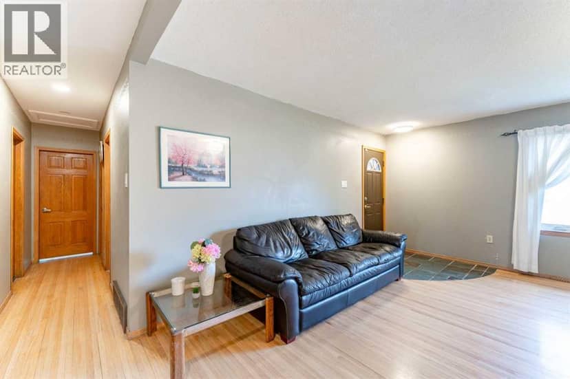 2018 Cottonwood Crescent SE, Calgary, photo 3