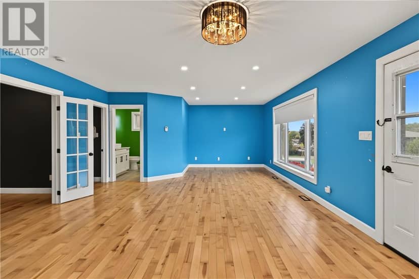 343 Sandra Boulevard — photo 18 of 40
