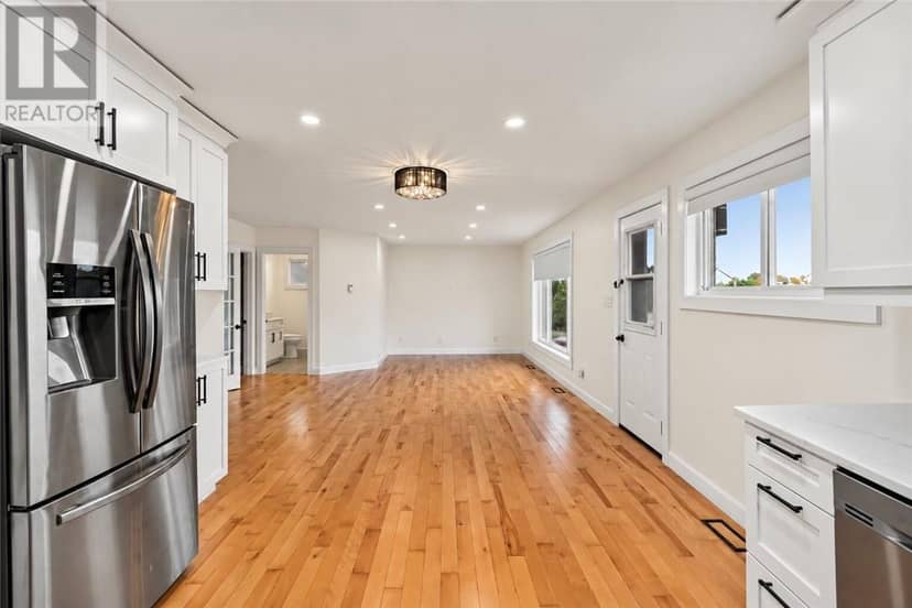 343 Sandra Boulevard — photo 16 of 40