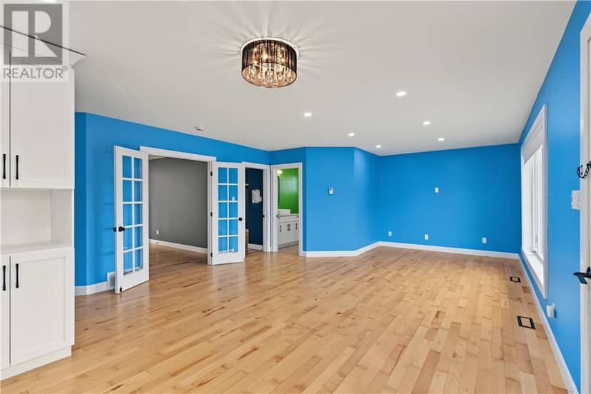 343 Sandra Boulevard — photo 17 of 40