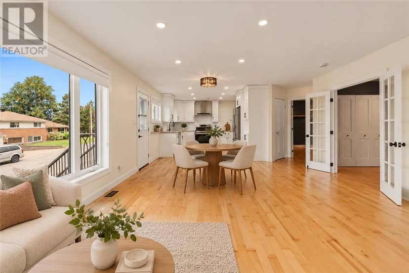 343 Sandra Boulevard — photo 9 of 40