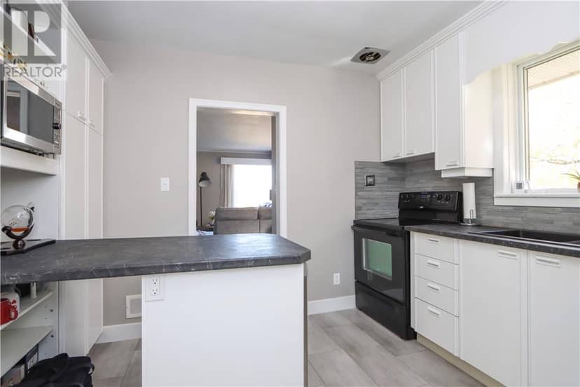 885 Adelaide Street — photo 16 of 40