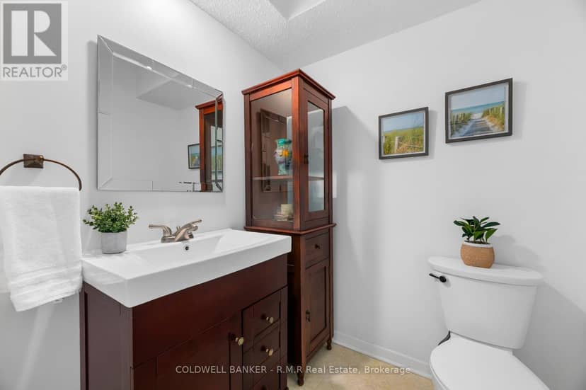 5 - 373 D'Arcy Street — photo 12 of 37