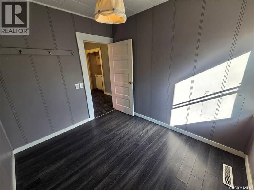414 Young STREET — photo 10 of 24