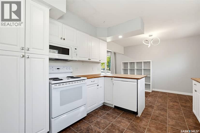 13 Stewart AVENUE — photo 10 of 40