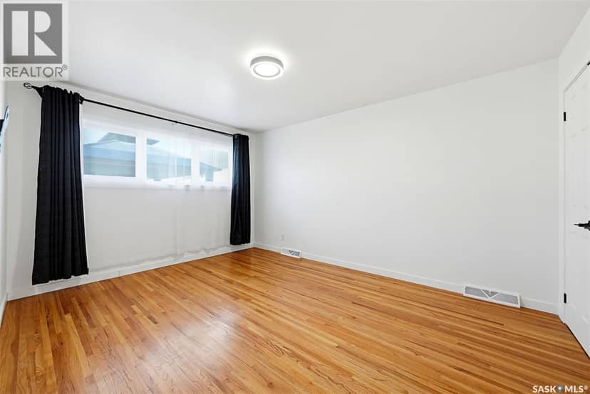 13 Stewart AVENUE — photo 14 of 40