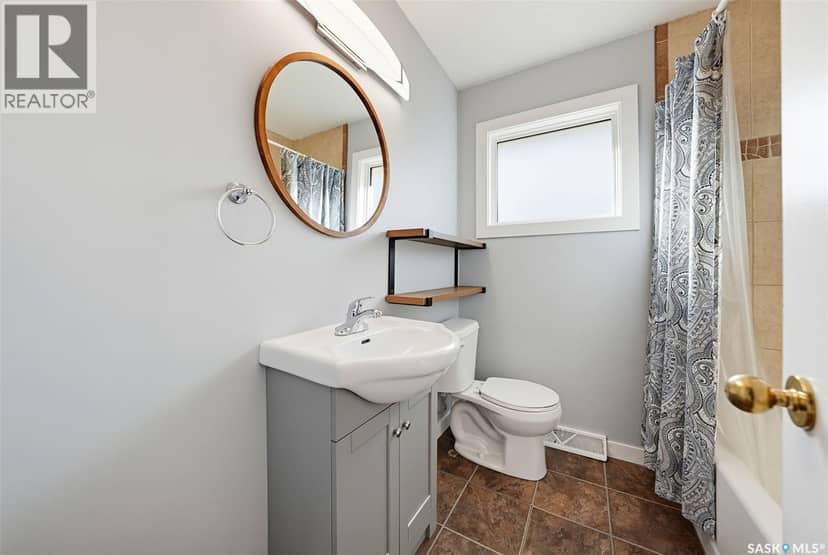 13 Stewart AVENUE — photo 15 of 40