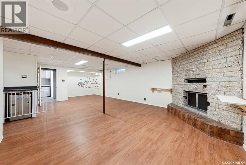13 Stewart AVENUE — photo 17 of 40