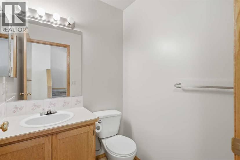 5414 45 Street — photo 11 of 34