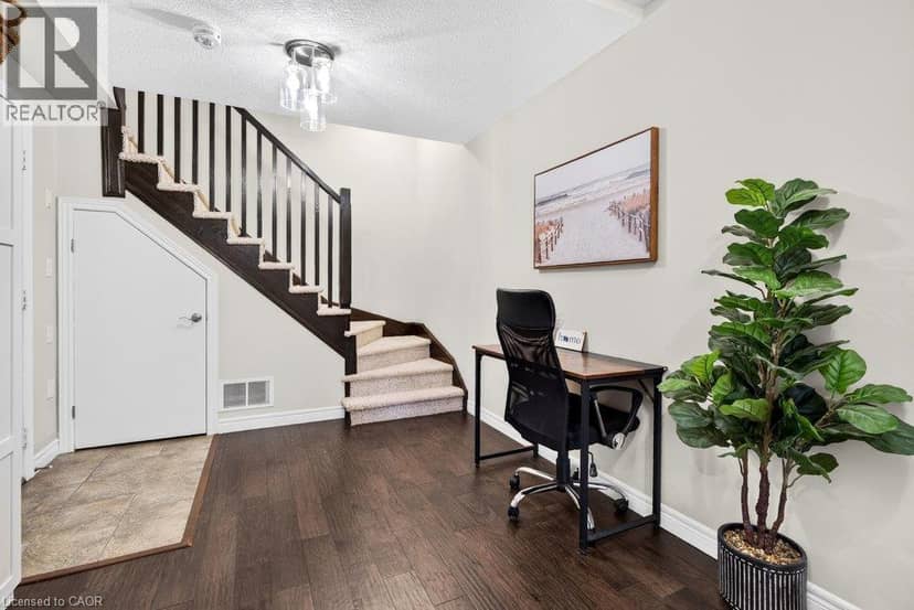 9 BLOOM Crescent — photo 16 of 40