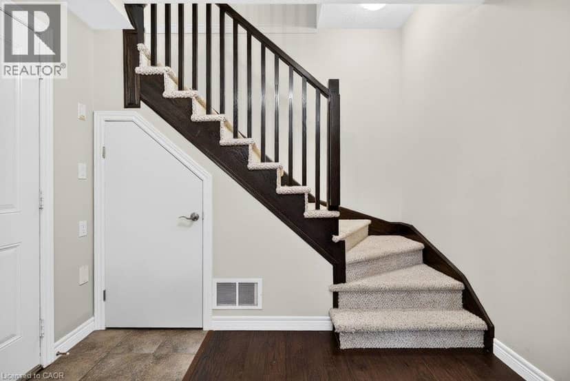 9 BLOOM Crescent — photo 17 of 40