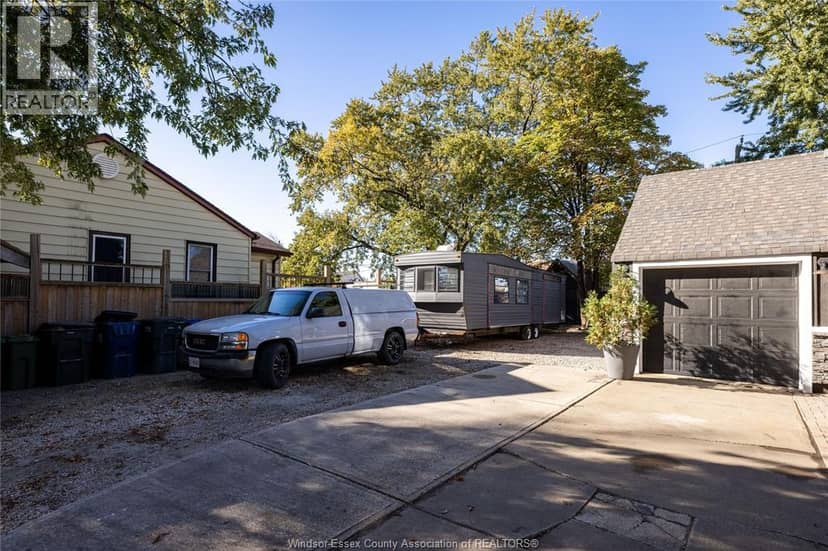 558 Edinborough STREET — photo 4 of 40
