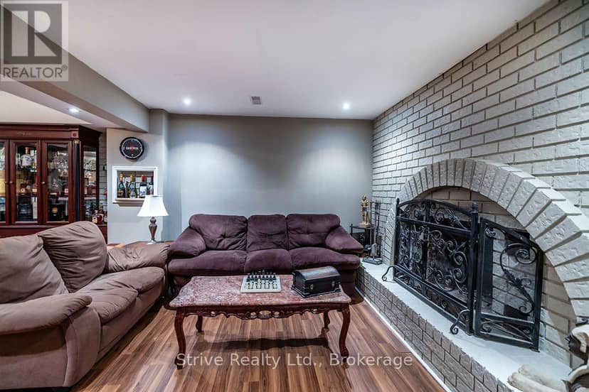 14 Christie Crescent — photo 38 of 40