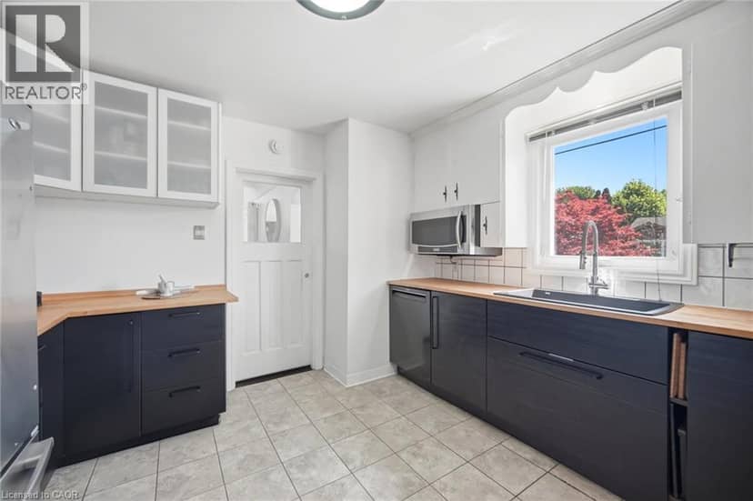 94 CLARENDON Avenue — photo 16 of 40