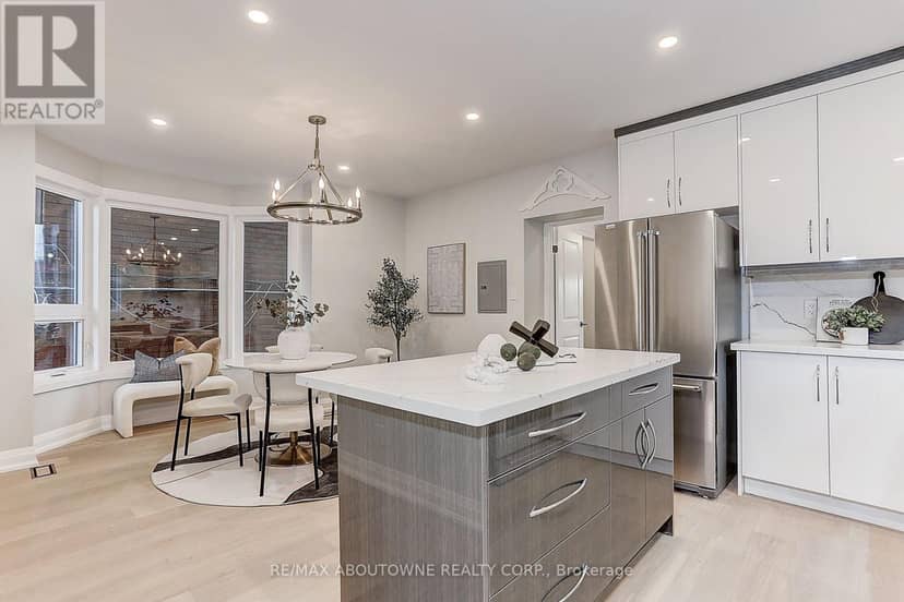 564 Dufferin Street — photo 9 of 40
