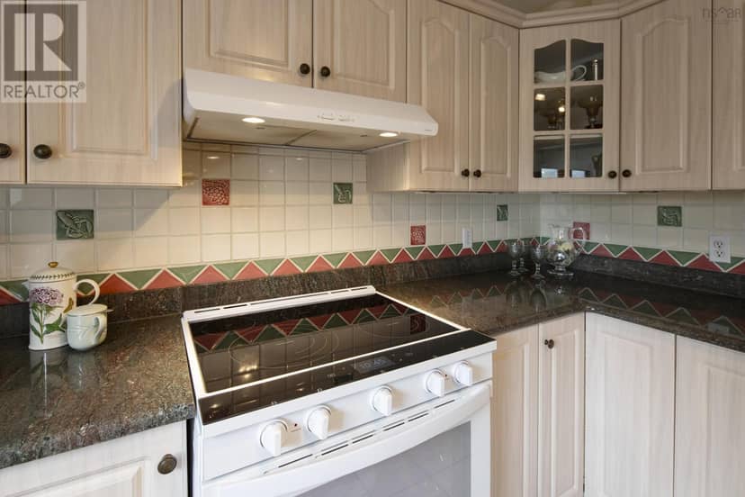 10 Blanchard Crescent — photo 18 of 40