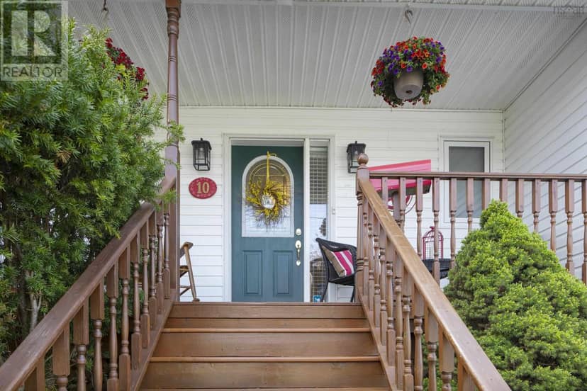 10 Blanchard Crescent — photo 3 of 40