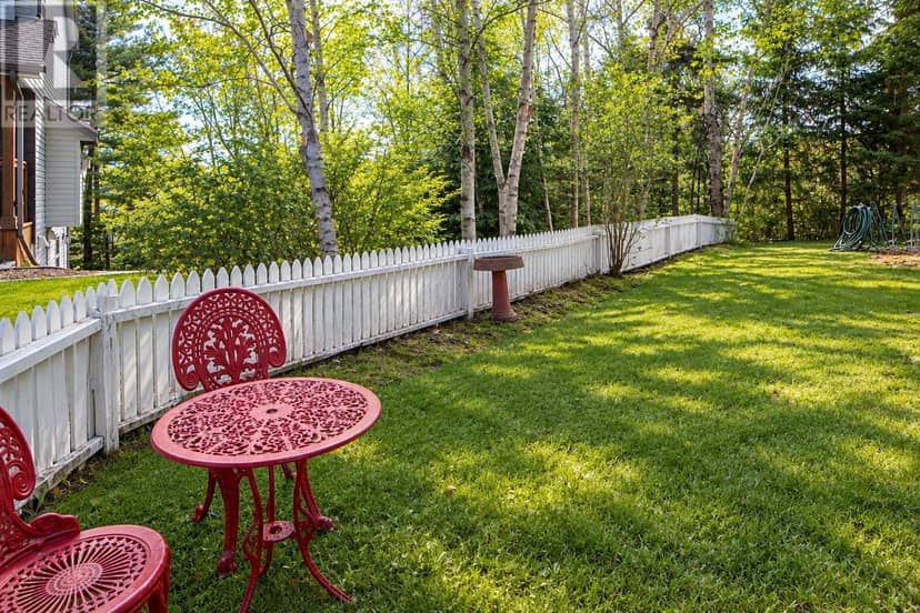10 Blanchard Crescent — photo 39 of 40