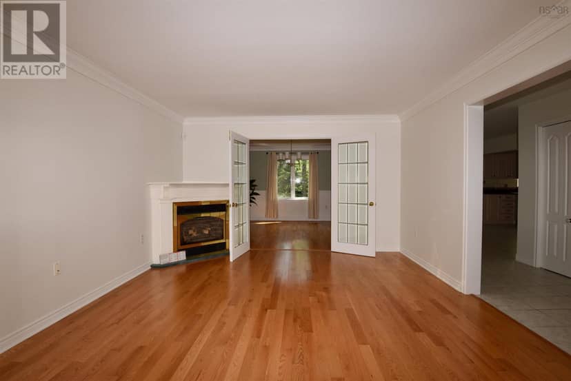 10 Blanchard Crescent — photo 8 of 40