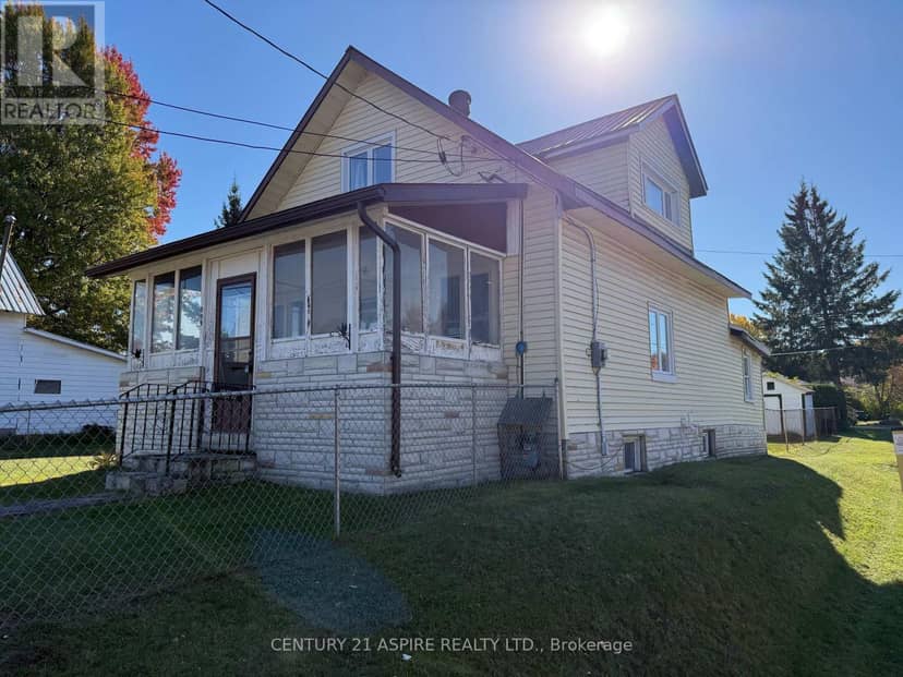 998 Bronx Street, Pembroke, photo 2