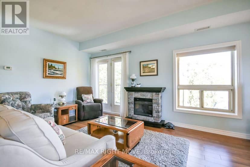 Unit 302 - 9 Westmount Drive S — photo 9 of 34