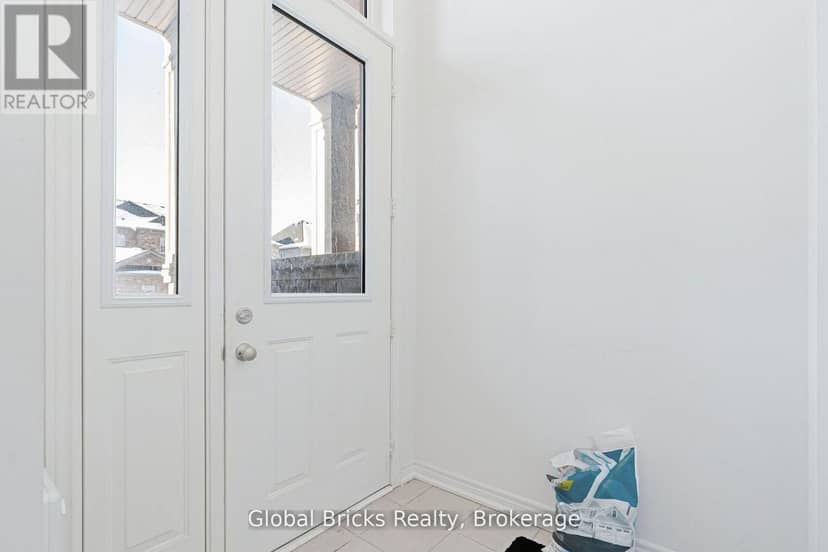 49 Burnhamthorpe Road E — photo 15 of 40