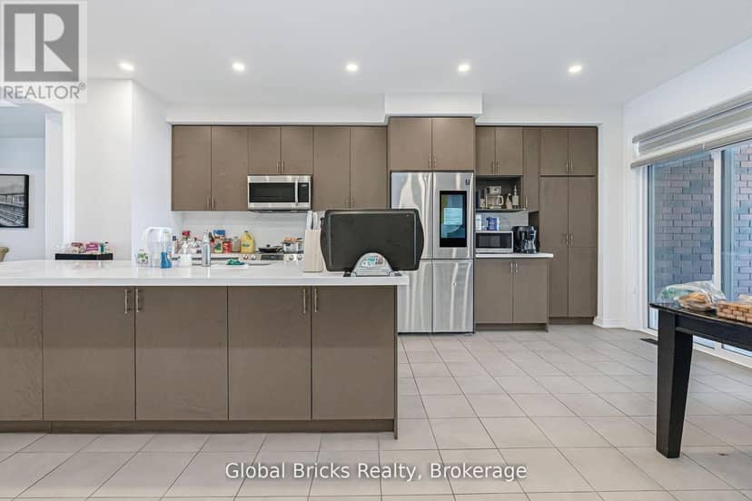 49 Burnhamthorpe Road E — photo 19 of 40