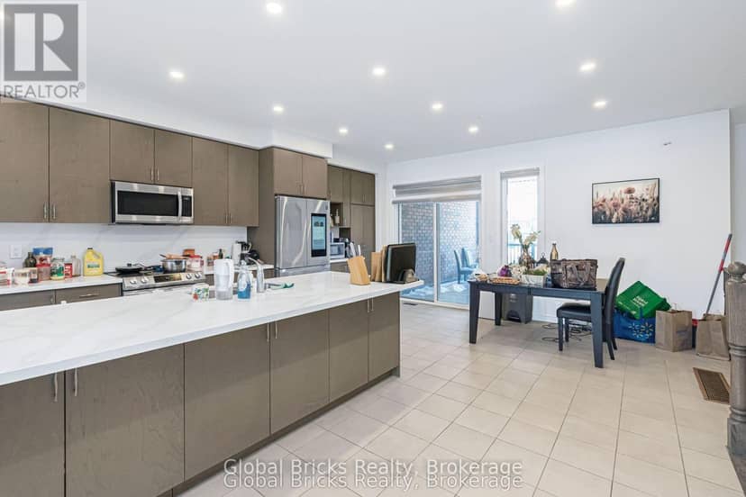 49 Burnhamthorpe Road E — photo 21 of 40