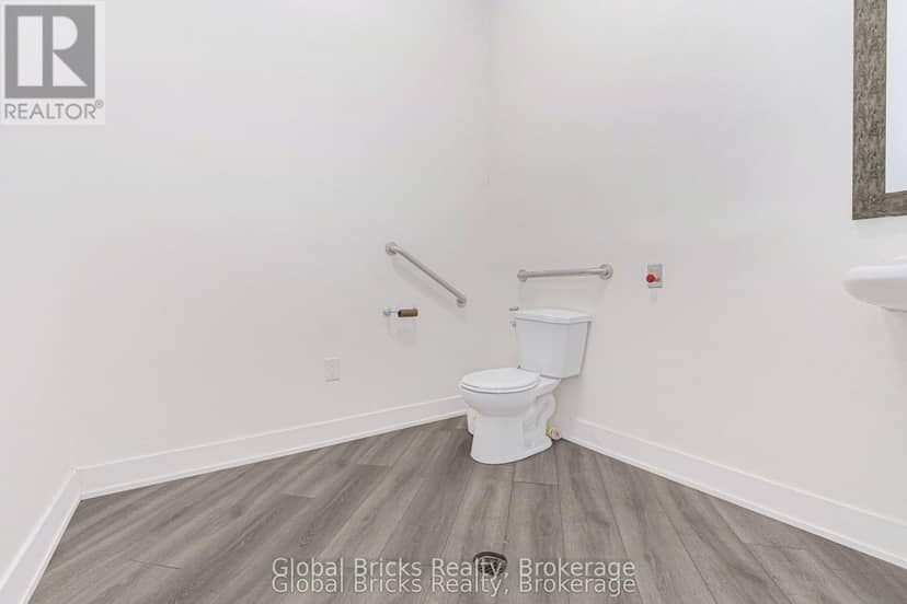 49 Burnhamthorpe Road E — photo 9 of 40
