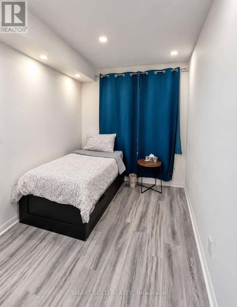 608 - 15 Laidlaw Street — photo 10 of 13